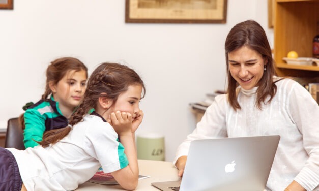 #UcabistasExitosos: Emiliana De Oteyza, una psicóloga que orienta vocacionalmente a jóvenes en Europa