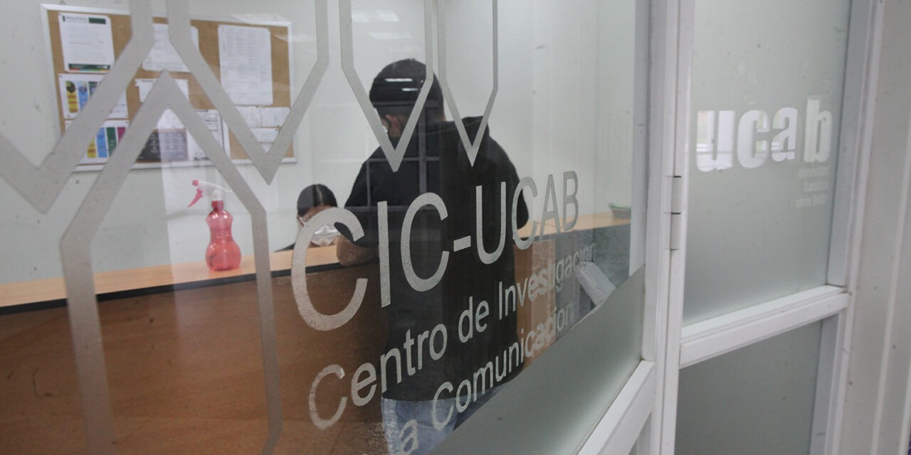 Con doctorado y nuevo libro, el Centro de Investigación de la Comunicación celebra sus 30 años