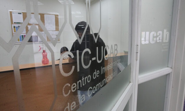 Con doctorado y nuevo libro, el Centro de Investigación de la Comunicación celebra sus 30 años