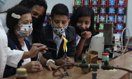 Didactrón UCAB estimula en los niños el amor por la ciencia