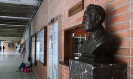 Escuela de Educación de la UCAB alerta sobre «renovada militarización» de planteles