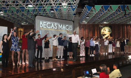 Los graduandos se reencontraron con el rector en el Aula Magna