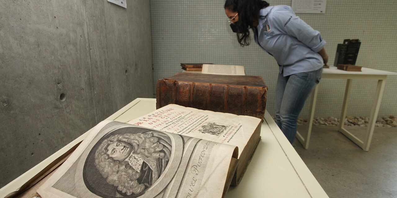 Tesoros de la biblioteca de la UCAB: una colección para admirar y consultar