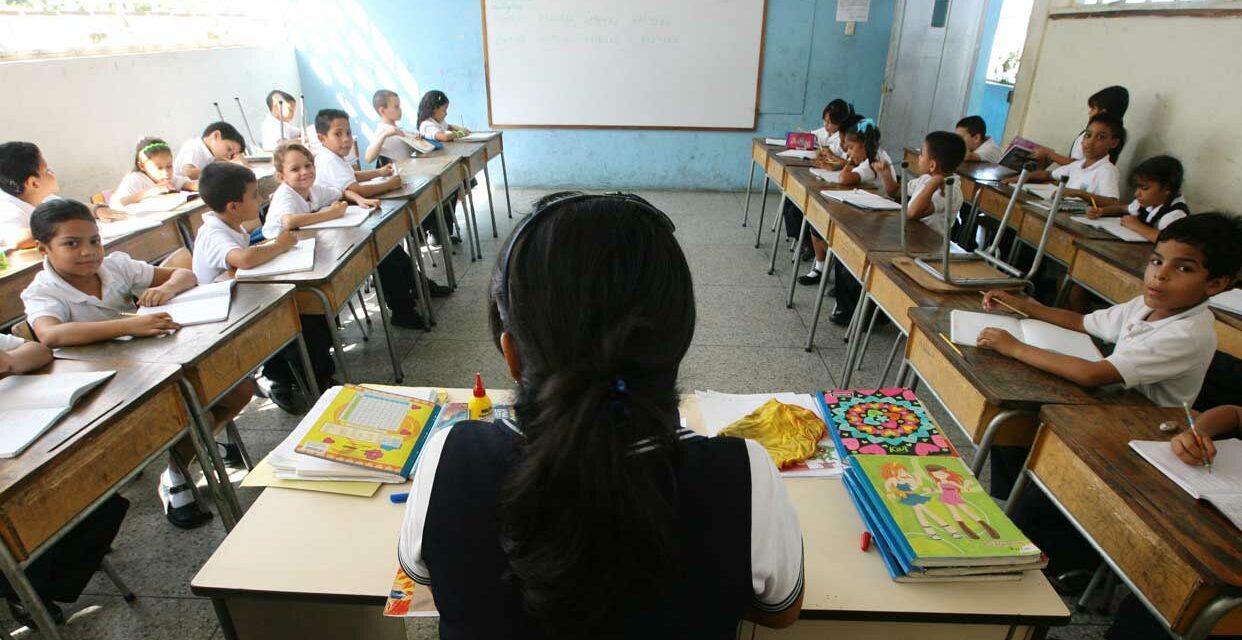 Extensión Social UCAB forma a docentes para atender crisis emocionales de sus alumnos