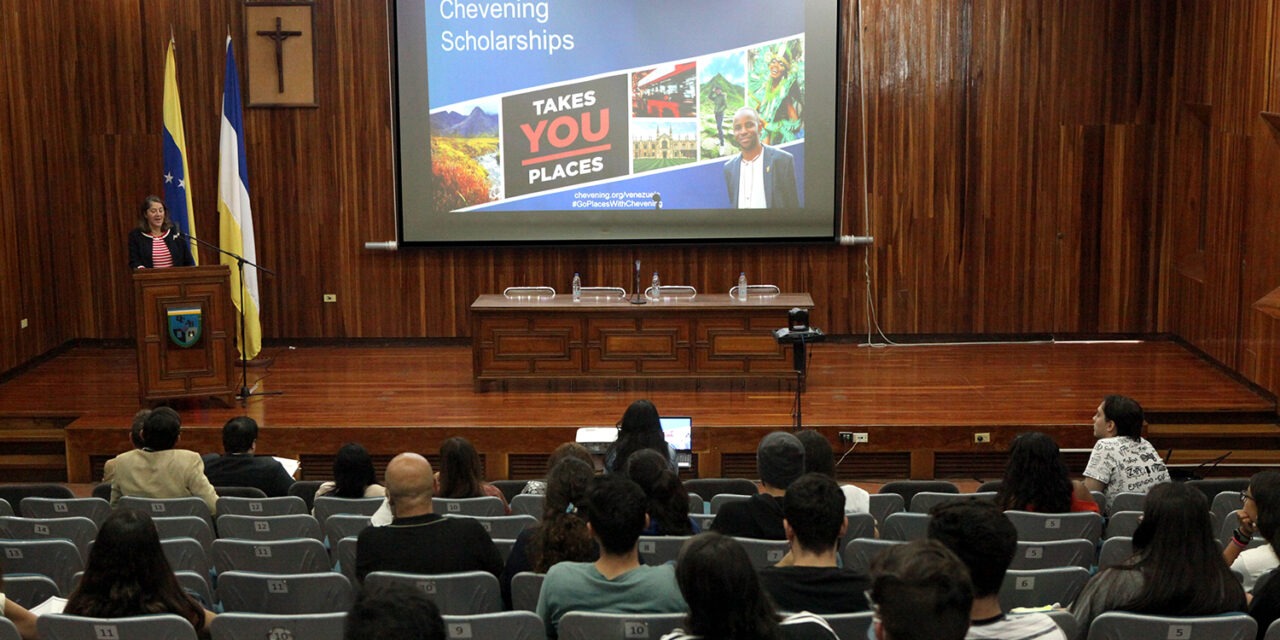 Embajada Británica presentó a los ucabistas sus becas Chevening para maestrías