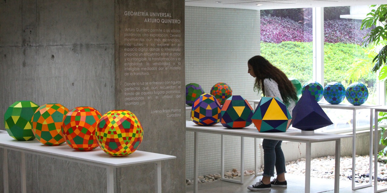 La «Geometría Universal» de Arturo Quintero se apoderó del sótano del Centro Cultural UCAB