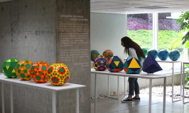 La «Geometría Universal» de Arturo Quintero se apoderó del sótano del Centro Cultural UCAB