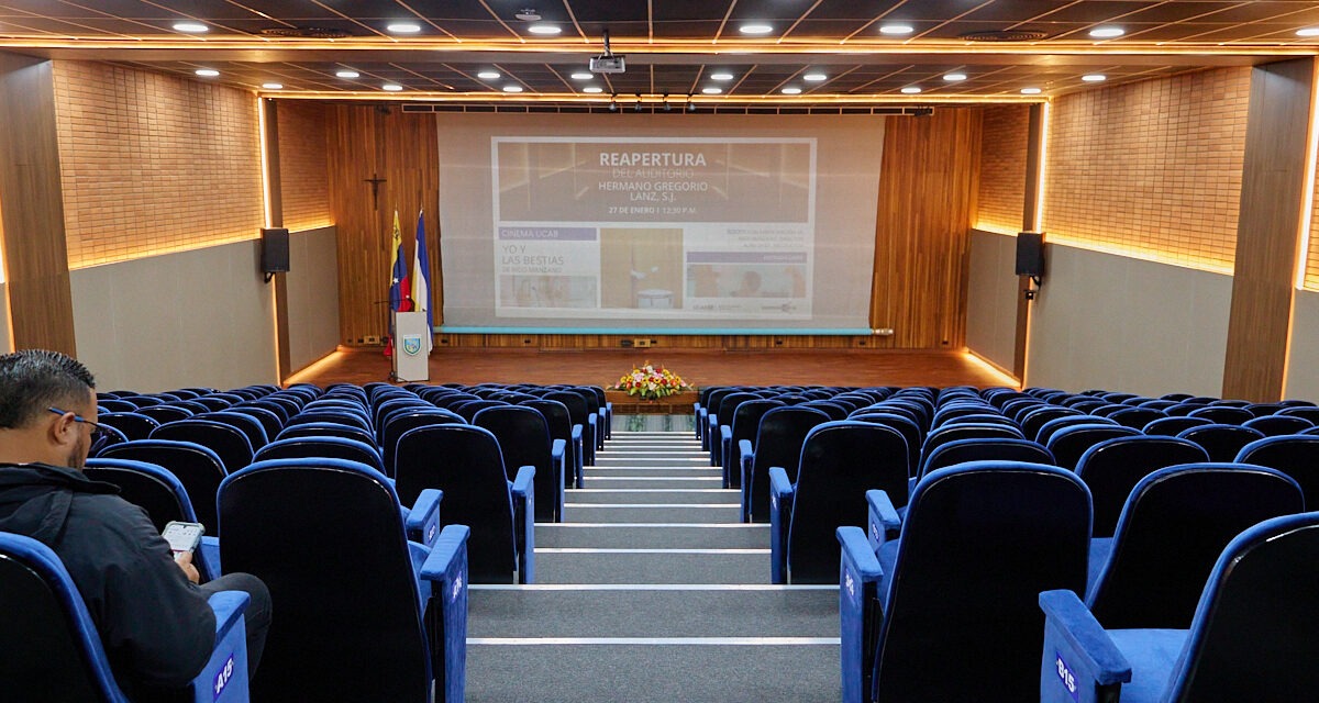 Moderno y tecnológicamente actualizado: así quedó el auditorio Hermano Lanz