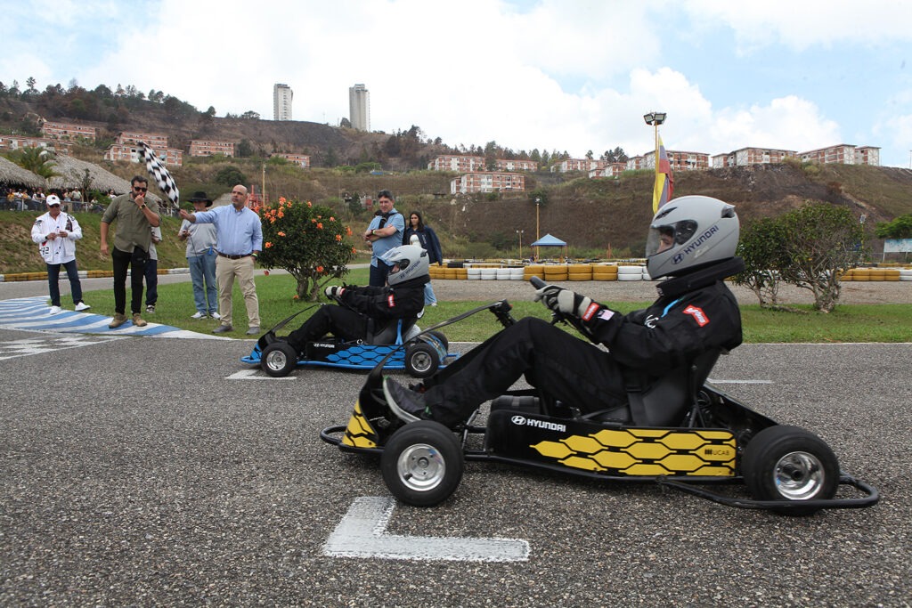 Competencia de carros eléctricos