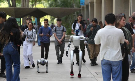 Robots humanoides y autónomos serán cada vez más comunes, aseguró especialista en la UCAB