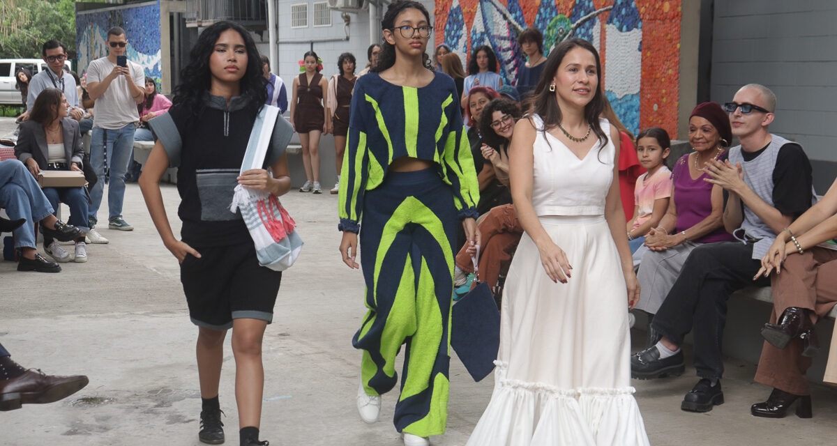 Con desfile y coloquio, la moda sostenible tomó los espacios del Aula UCAB Recicla