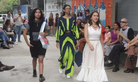 Con desfile y coloquio, la moda sostenible tomó los espacios del Aula UCAB Recicla