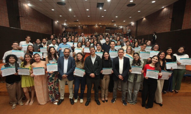 La universidad reconoció a los estudiantes integrales del período 2024-2025