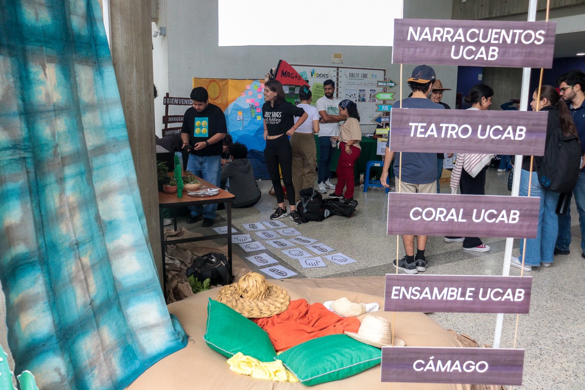 Agrupaciones estudiantiles feria