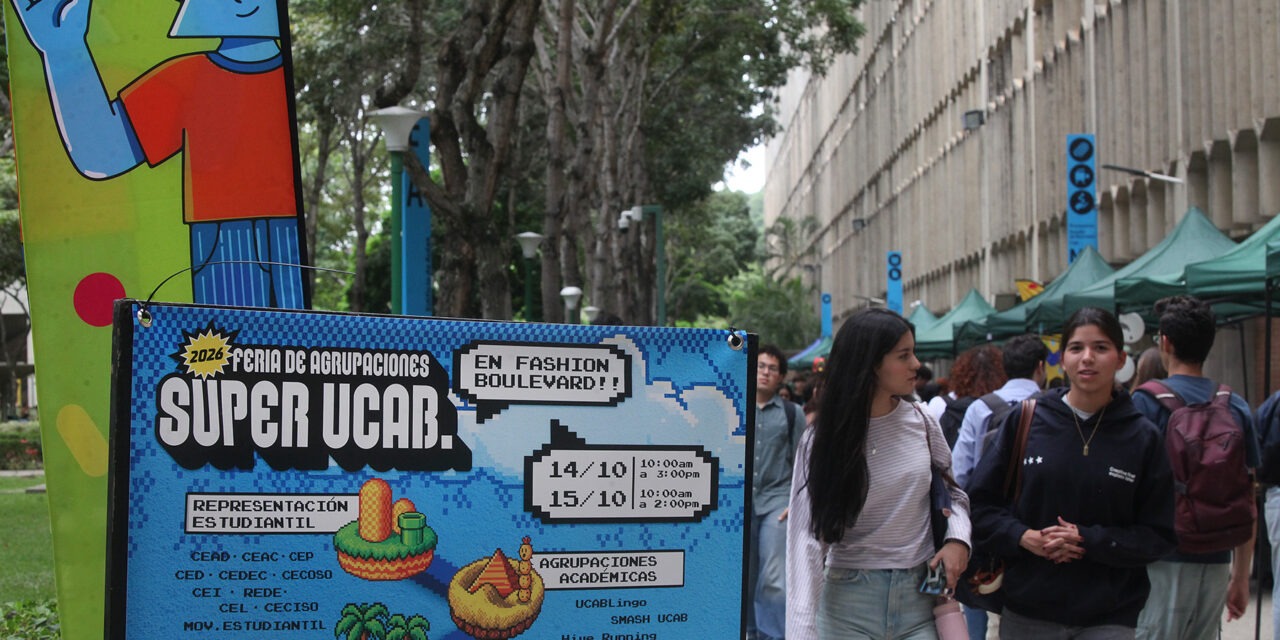 Al estilo Mario Bros, Feria de Agrupaciones retó a los estudiantes a vivir la universidad