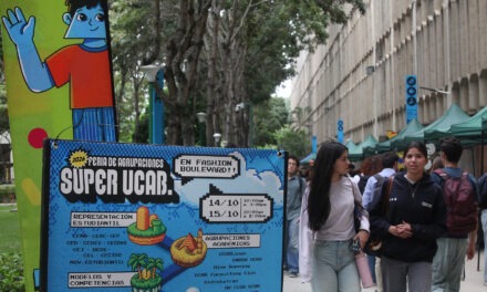 Al estilo Mario Bros, Feria de Agrupaciones retó a los estudiantes a vivir la universidad