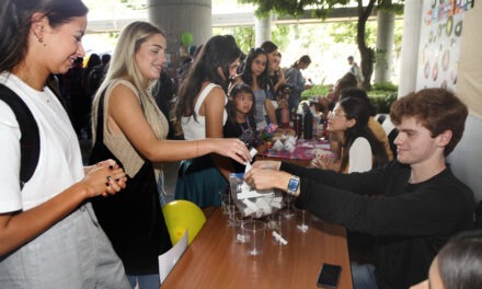 Feria de agrupaciones celebró los 70 años de la universidad