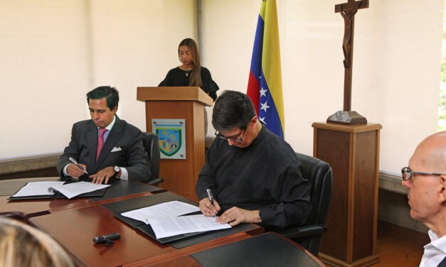 UCAB y AVDT firman acuerdo para potenciar el derecho tributario
