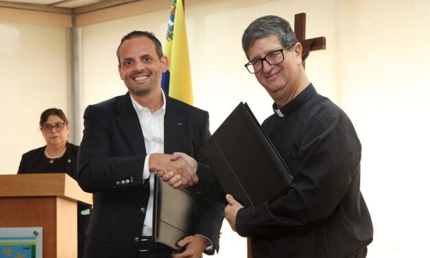 Programas formativos para el sector productivo zuliano desarrollarán Cámara de Comercio de Maracaibo y la UCAB