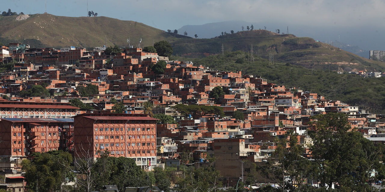Cambio climático, pérdida de biodiversidad y contaminación de la industria digital agravan crisis ambiental, según expertos