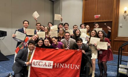 Diez reconocimientos obtuvo UCAB HNMUN en el Modelo Nacional de Naciones Unidas de Harvard 2025