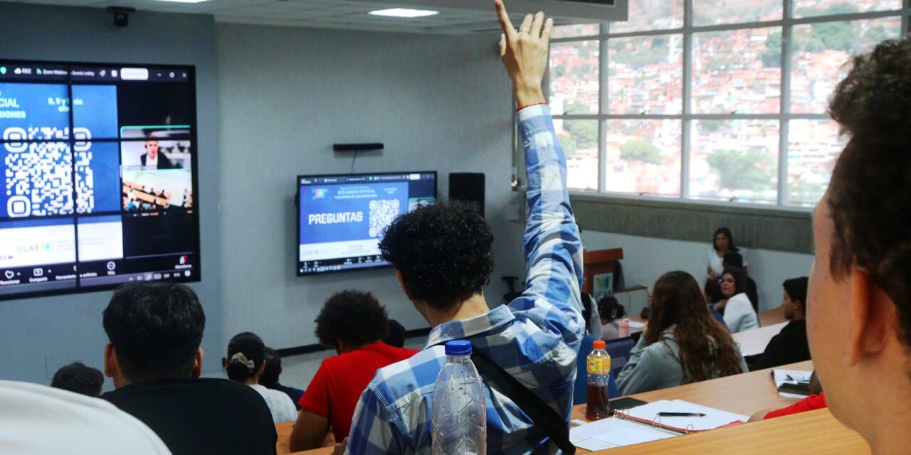Docentes y estudiantes de FACES UCAB se hicieron preguntas sobre la IA y su futuro profesional