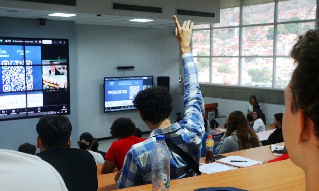 Docentes y estudiantes de FACES UCAB se hicieron preguntas sobre la IA y su futuro profesional