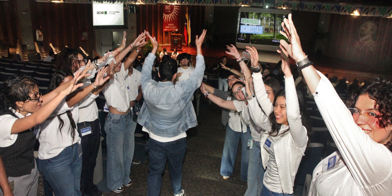 “Bienvenidos a esta aventura ucabista»: UCAB recibió a nuevos estudiantes del semestre marzo-julio 2026