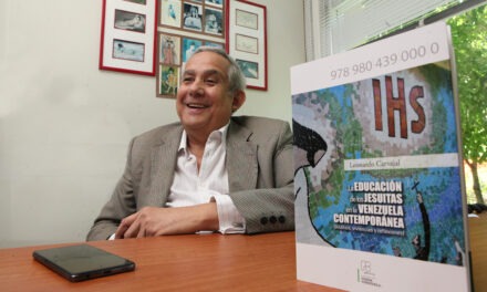 «Los jesuitas forman mentes críticas»: Leonardo Carvajal habla sobre su nuevo libro