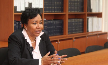 Magaly Vásquez, secretaria de la UCAB, se postuló a fiscal general de la república