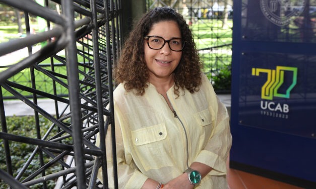 Profesora de universidad peruana visitó la UCAB para estrechar lazos académicos