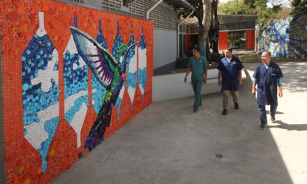 Tres murales ecológicos recuerdan el compromiso de la UCAB con el reciclaje y el medioambiente