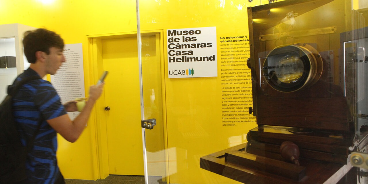 Museo de las Cámaras Casa Hellmund expone en la UCAB más de un siglo de historia fotográfica