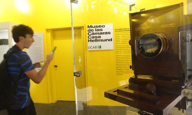 Museo de las Cámaras Casa Hellmund expone en la UCAB más de un siglo de historia fotográfica