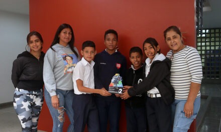 Alumnos de Fe y Alegría ganan premio de robótica con apoyo del CIED UCAB
