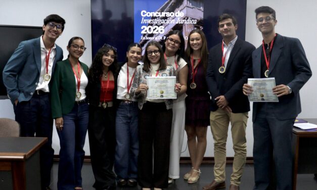 Estudiantes de Derecho UCAB recibieron becas tras ganar concurso de investigación jurídica