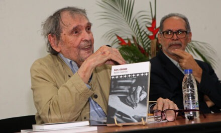 «Rafael Cadenas se revisó a sí mismo». Presentaron en la UCAB nuevo libro del escritor venezolano
