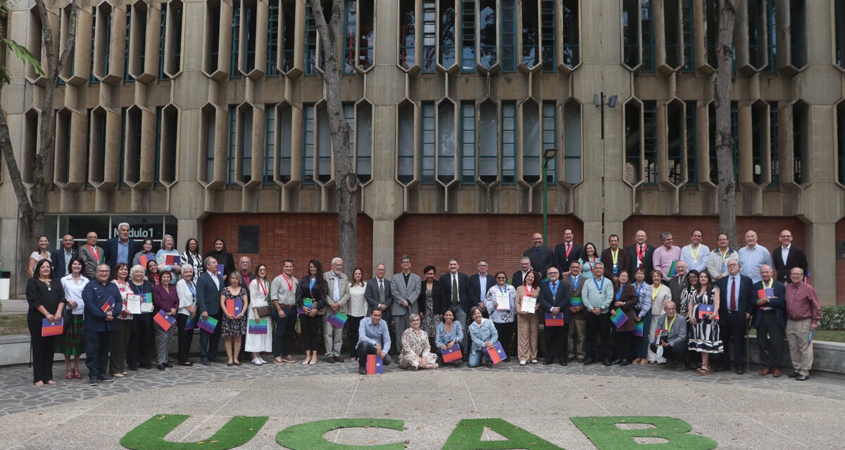 Docentes e investigadores ucabistas fueron homenajeados por antigüedad y trabajo destacado