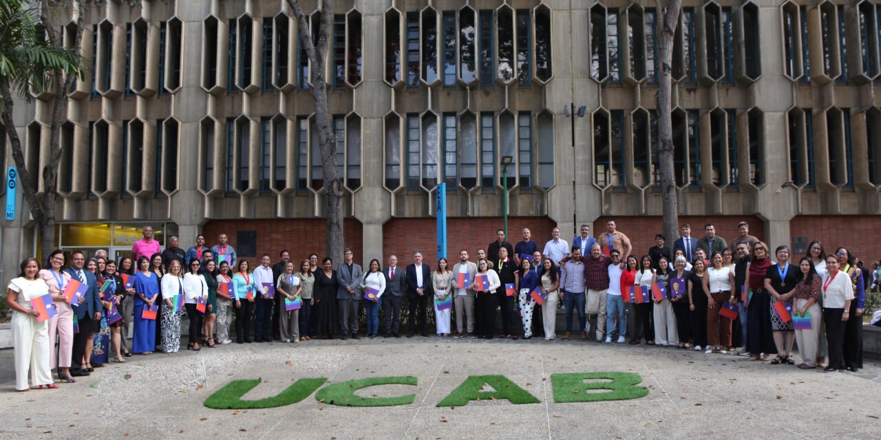 Distinguidos más de 60 trabajadores ucabistas por años de servicio y labor destacada