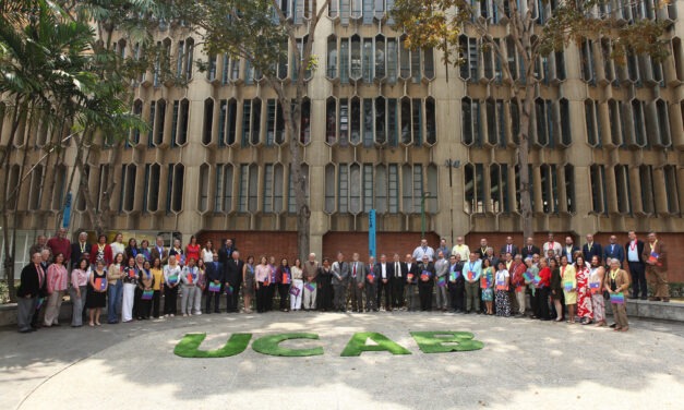 UCAB reconoció antigüedad y labor de 84 profesores e investigadores