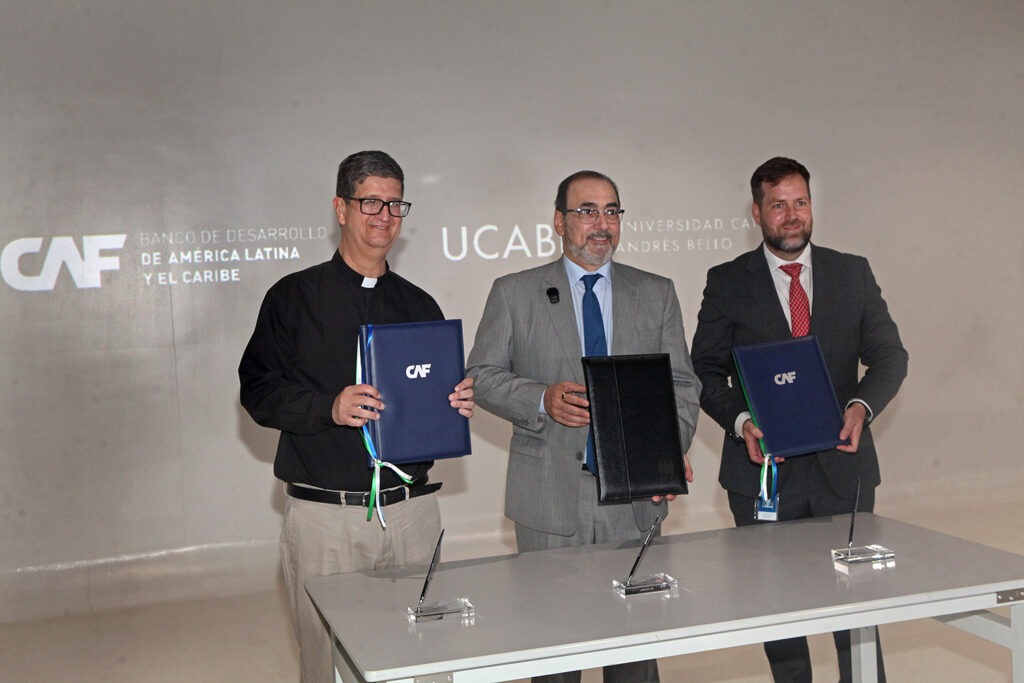 UCAB y CAF