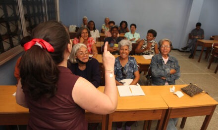 Finanzas plateadas, un programa ucabista que apoya la independencia económica de los adultos mayores