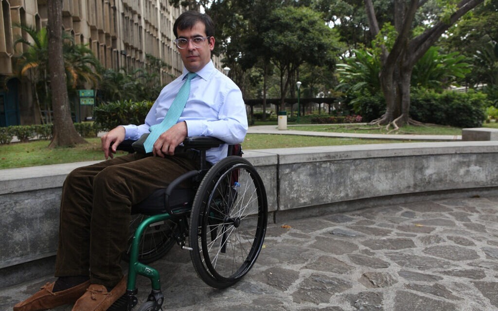 Eduardo Frontado, el comunicador ucabista que defiende la inclusión como misión de vida