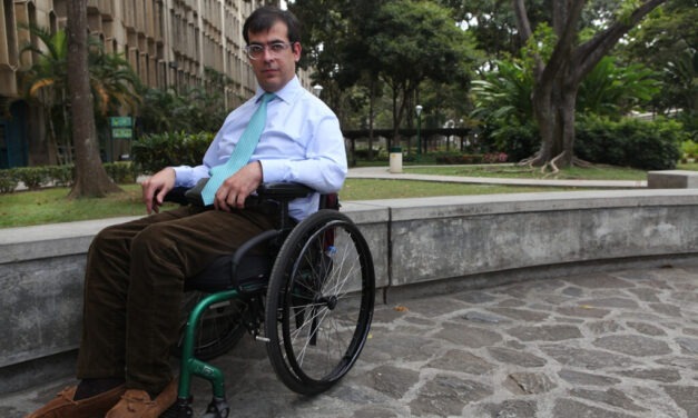 Eduardo Frontado, el comunicador ucabista que defiende la inclusión como misión de vida