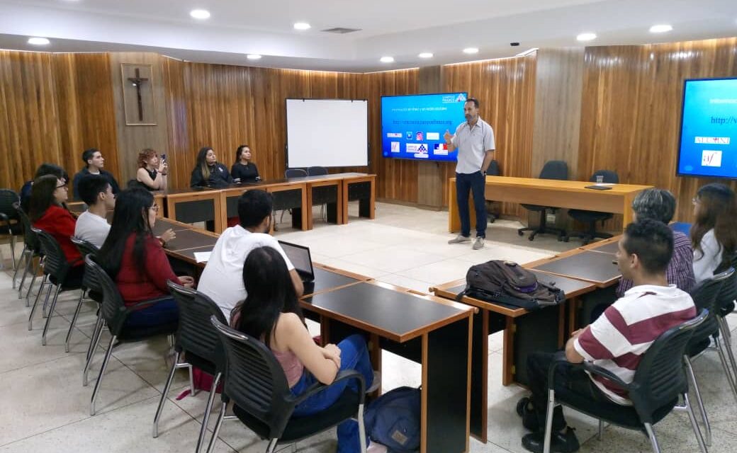 Embajada de Francia presentó el sistema educativo francés ante estudiantes ucabistas
