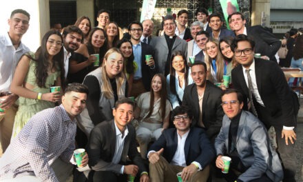 Graduandos celebraron junto al rector la culminación de sus estudios