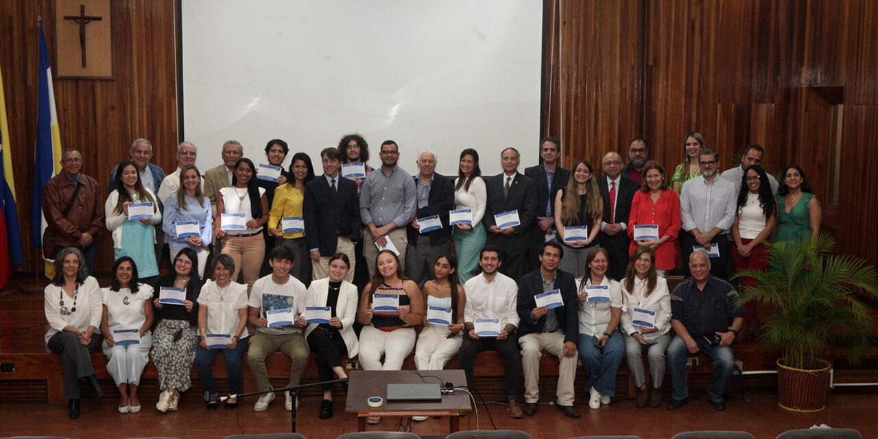 Reconocidos más de 100 estudiantes y docentes ucabistas «glocales»