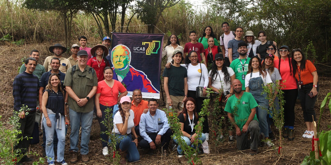 Voluntariado de Gestión Verde UCAB plantó 70 árboles en Zoológico de Caricuao
