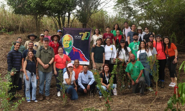 Voluntariado de Gestión Verde UCAB plantó 70 árboles en Zoológico de Caricuao