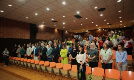 Aplausos de pie para la excelencia docente